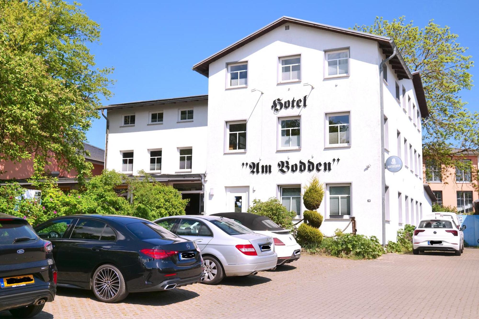 Hotel & Restaurant Am Bodden Putbus Exterior photo